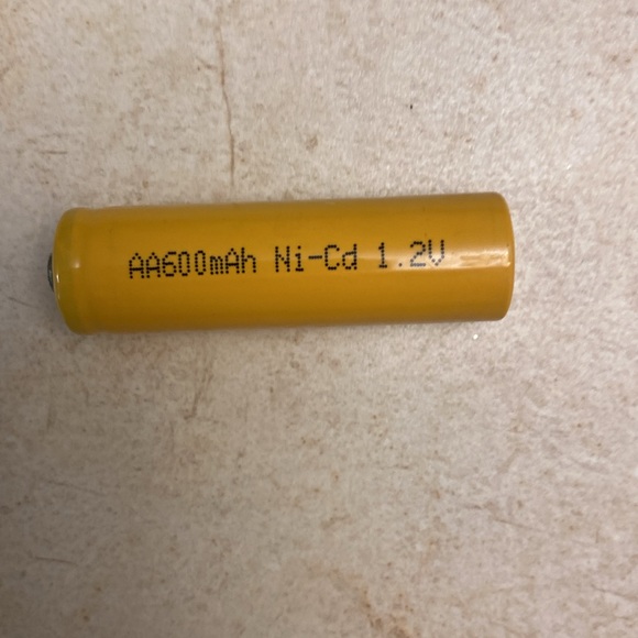 Solar Powered Frog Reader Garden Decor - Picture 9 of 13